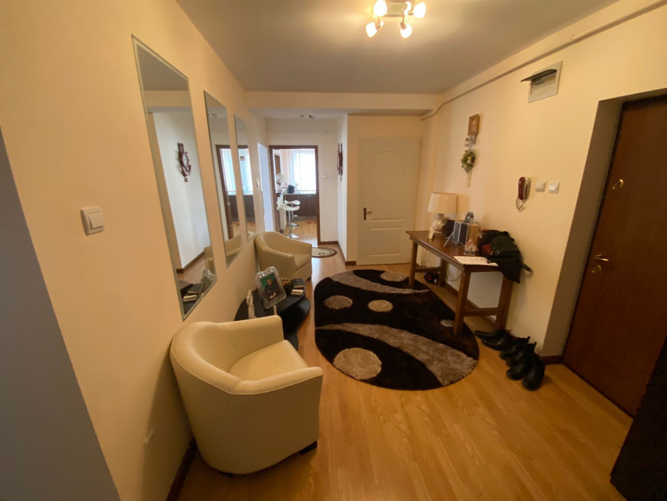 Apartament de vanzare-Mihai Viteazul (deasupra la UNICARM)