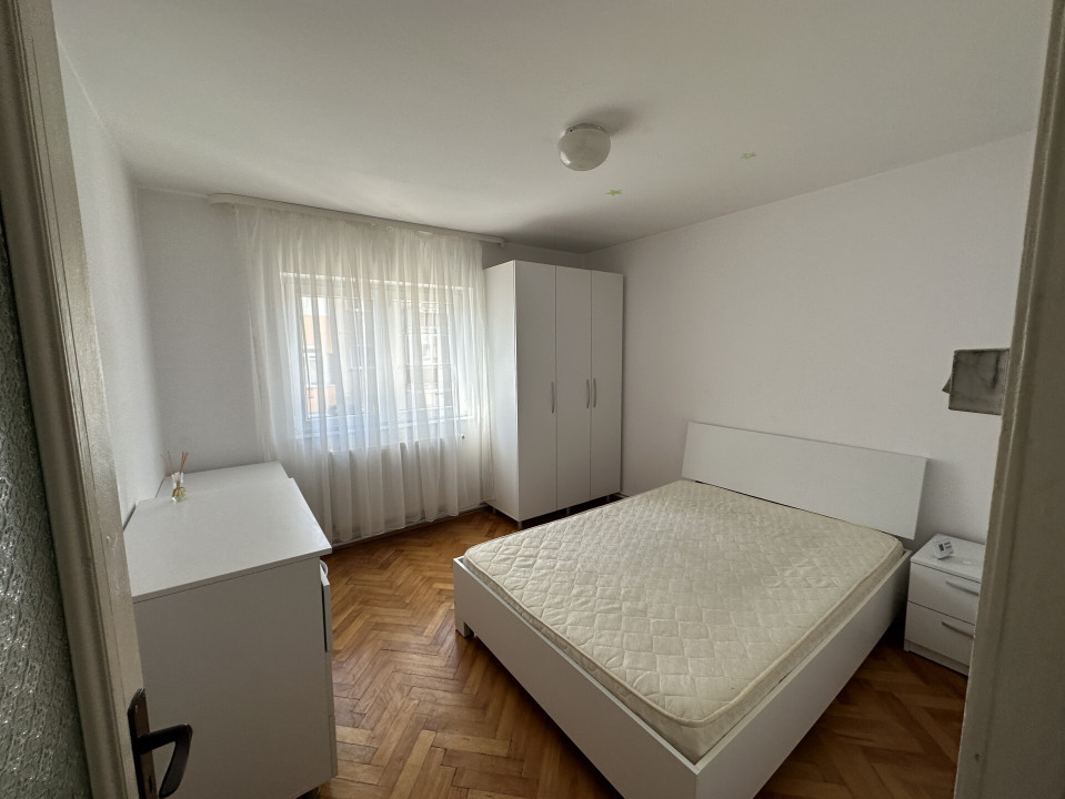 Apartament 3 camere - zona OBOR