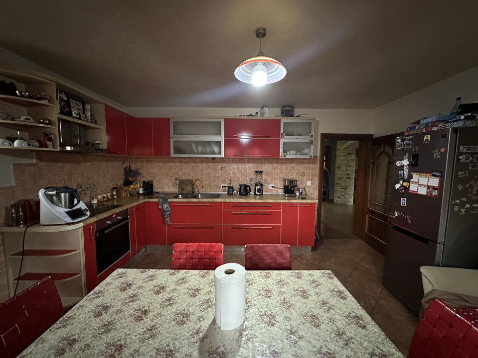 Vilă Spațioasă | 6 camere | 900 mp teren