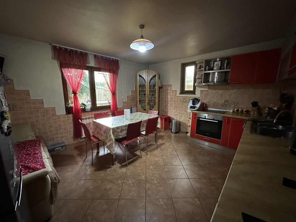 Vilă Spațioasă | 6 camere | 900 mp teren